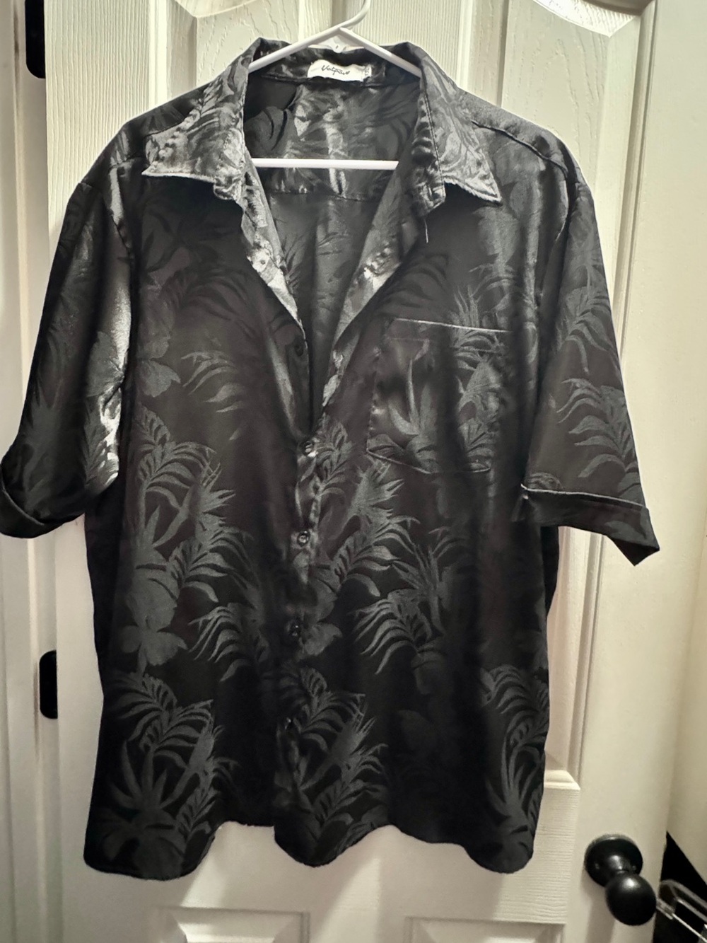Men's Black Tropical Satin Short-Sleeve Shirt